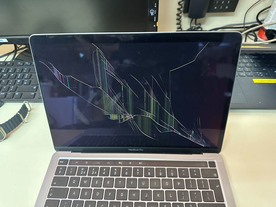 macbook pro 13 m1 ekran singan