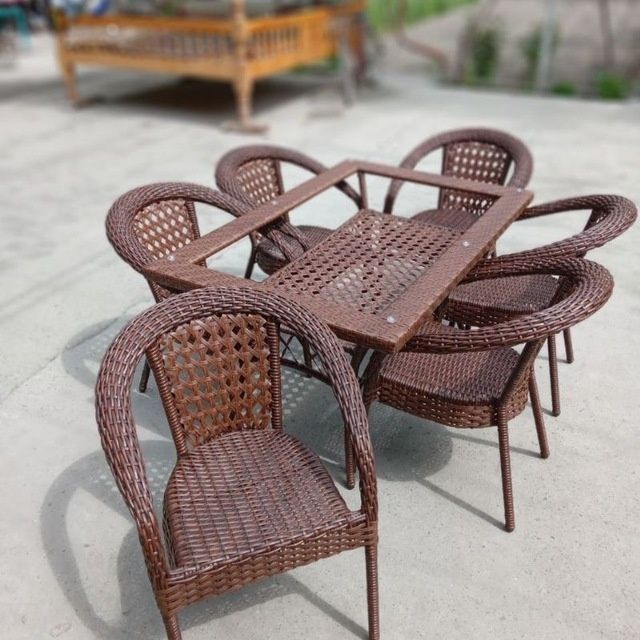 Ratan to'qima stol stullari optim va dona