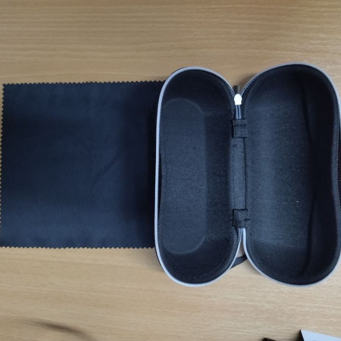 Твърд калъф за очила, нов + подарък кърпичка