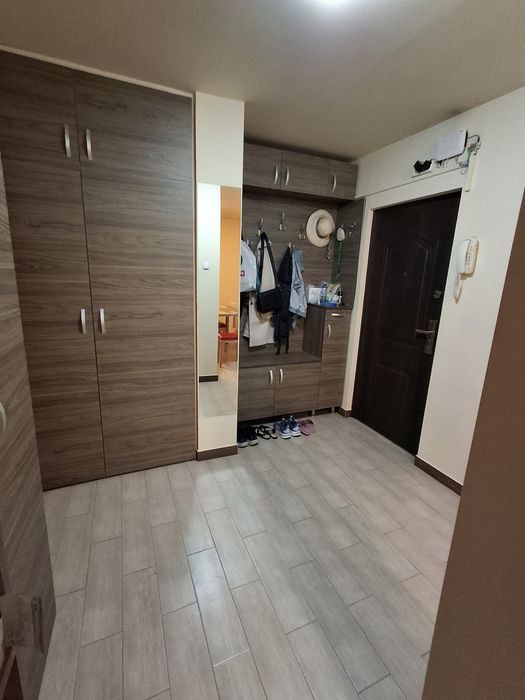 Vând apartament cu 4 cameră