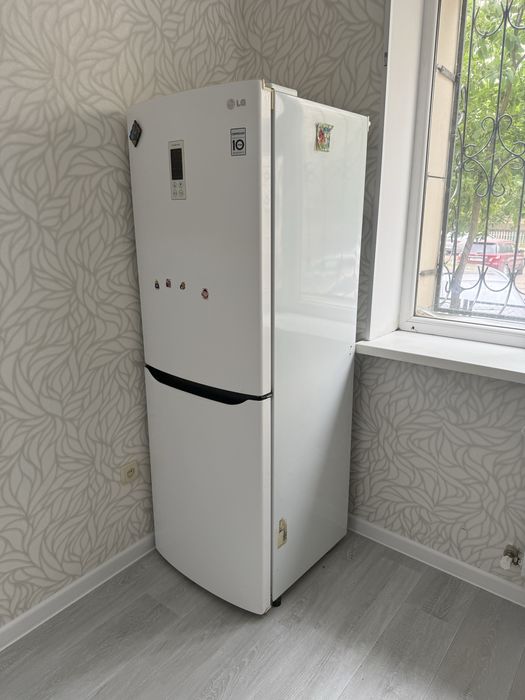 Холодильник  LG оригинал