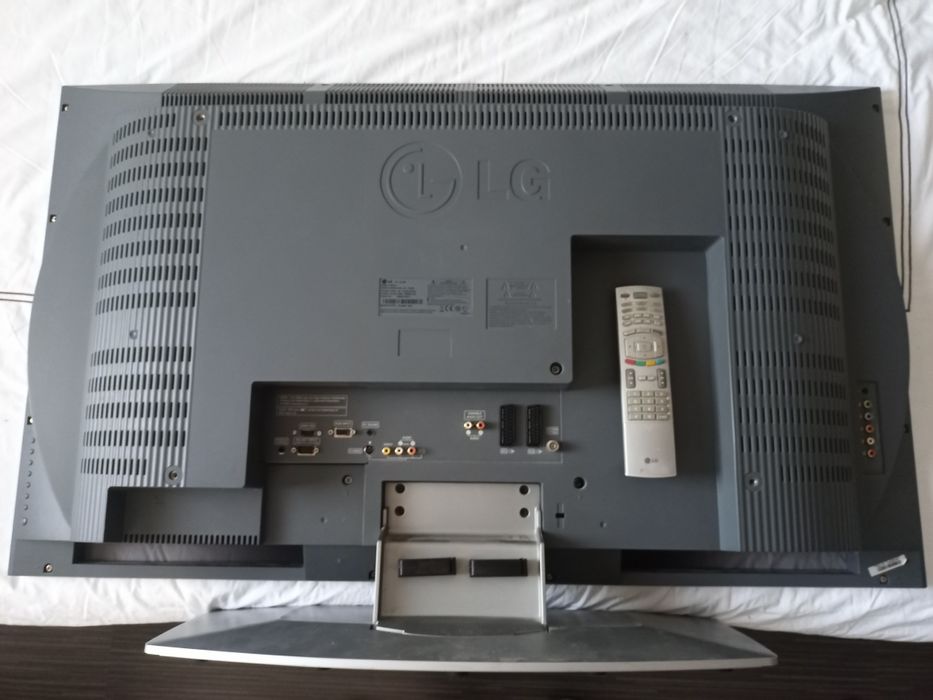 Телевизор LG RZ - 37LZ55 цял или за части. Изгоряло захранване.