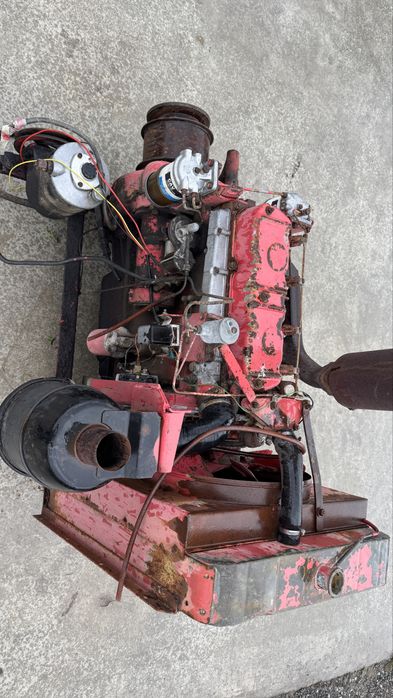 Motor perkins in 4 pistoane