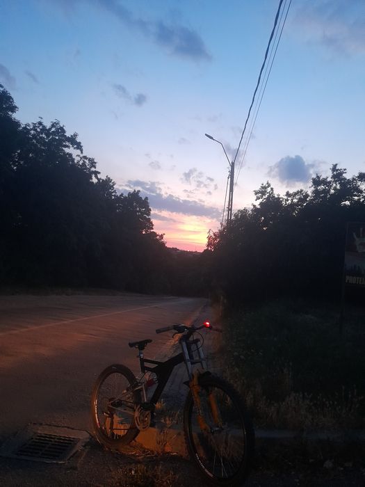 Vând bicicletă full suspesion
