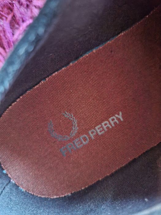 Vând tenisi Fred Perry de barbati