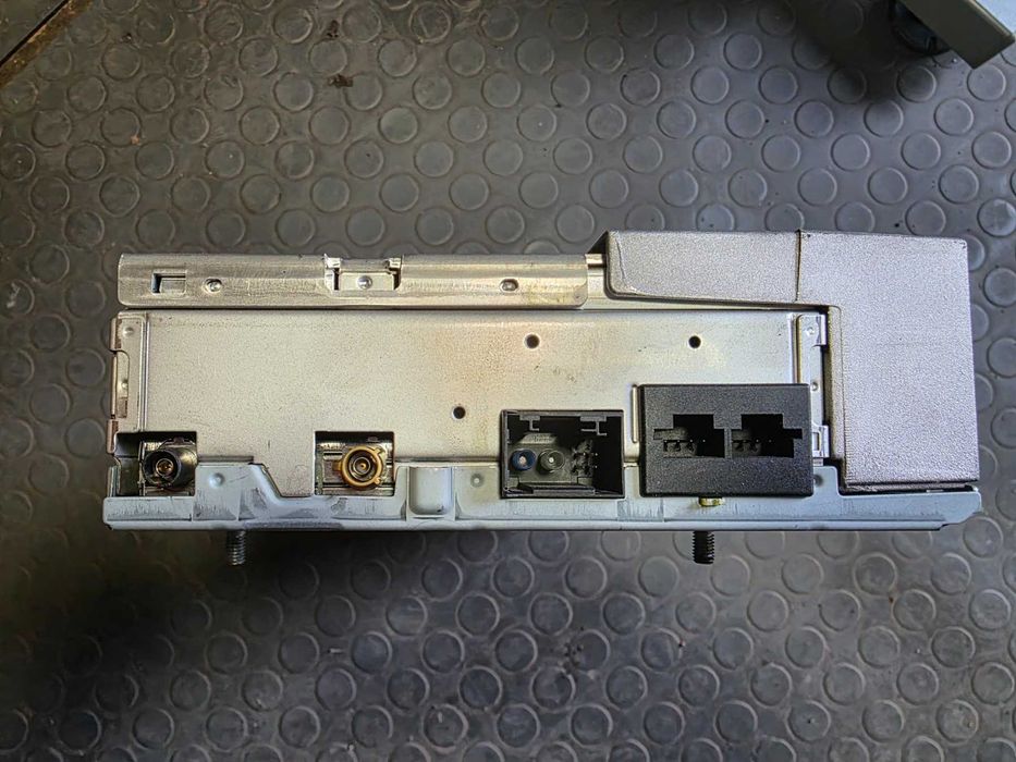 Продавам усилвател Harman Kardon за Mercedes S Class W221