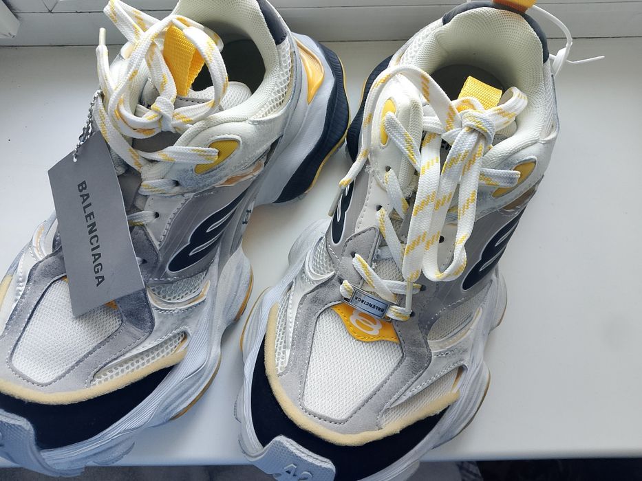 Продам кроссовки новые