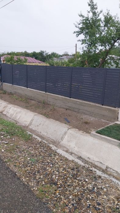 Construim garduri și porți la comanda clientului