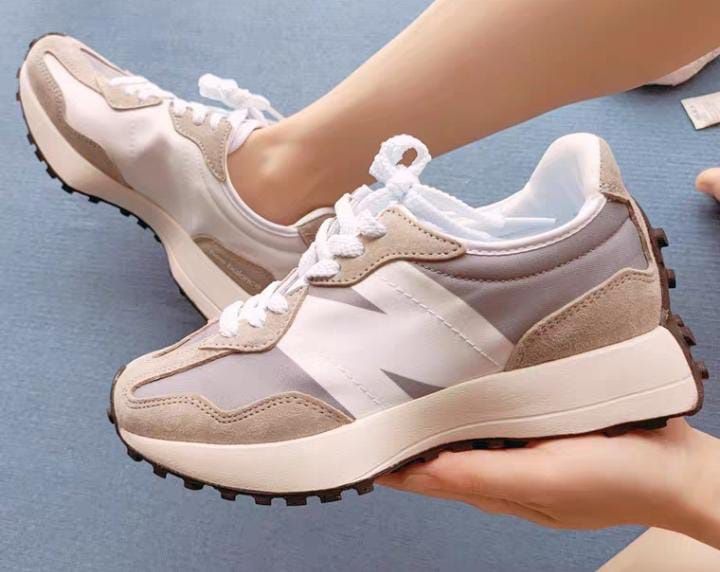 Кроссовки женская