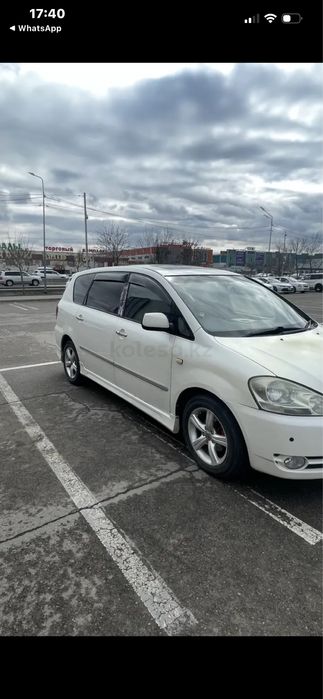 Продам машину Toyota Ipsum 2003 года