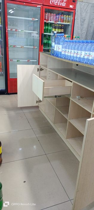 Продается стол-полка,  витринный