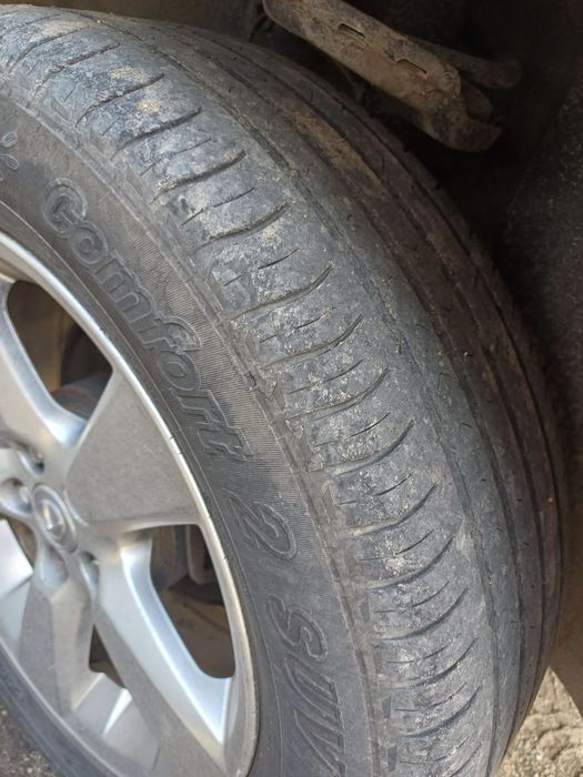 Продам комплект летних колёс без дисков.