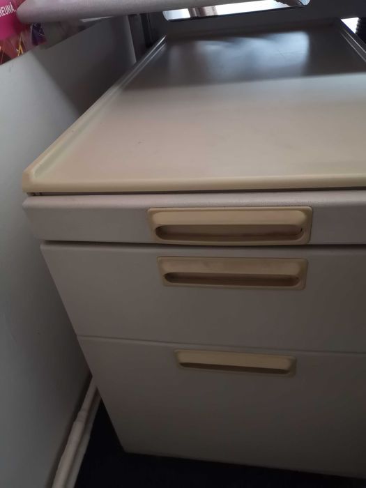 Vând mobilier birou