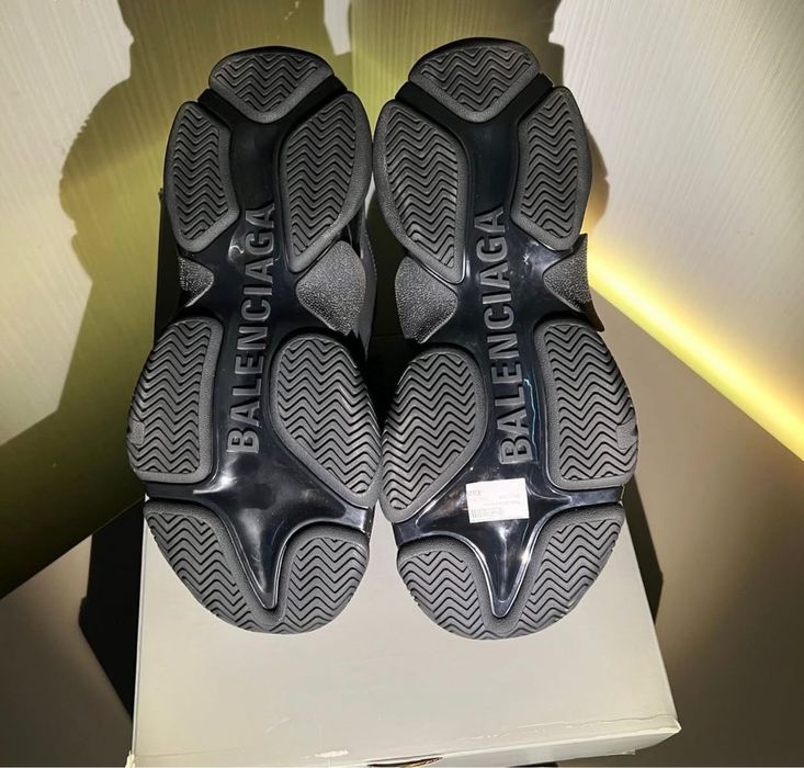 Adidasi balenciaga triple s