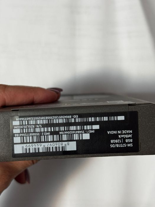 Samsung galaxy S25 sigilat