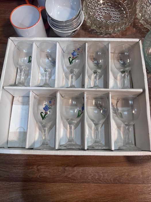 Отдам бесплатно бокалы посуда