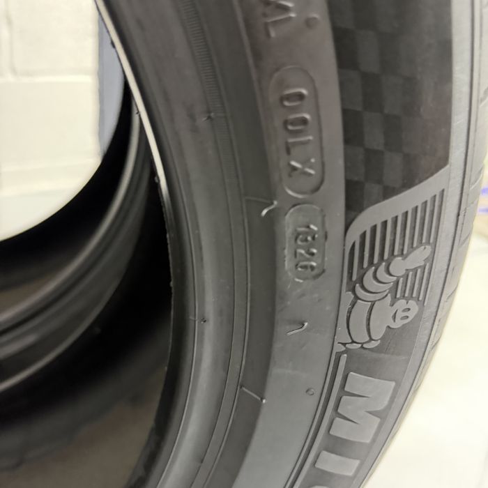 265/45/21 Michelin
