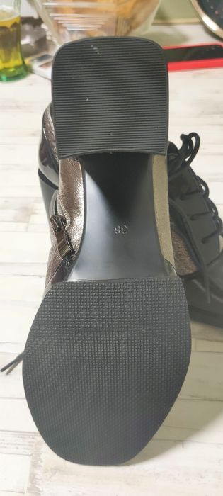 Продаются туфли.