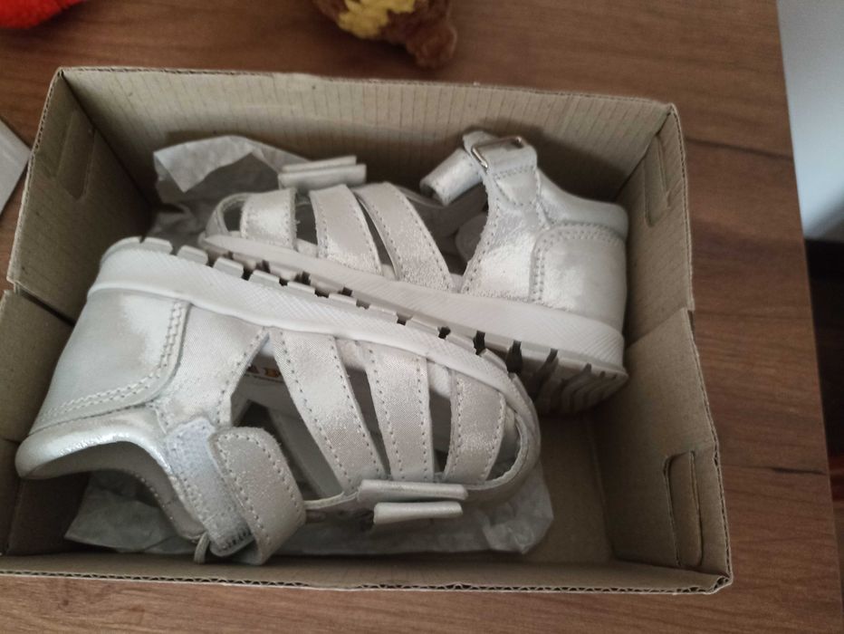 Бебешки обувки 19 номер