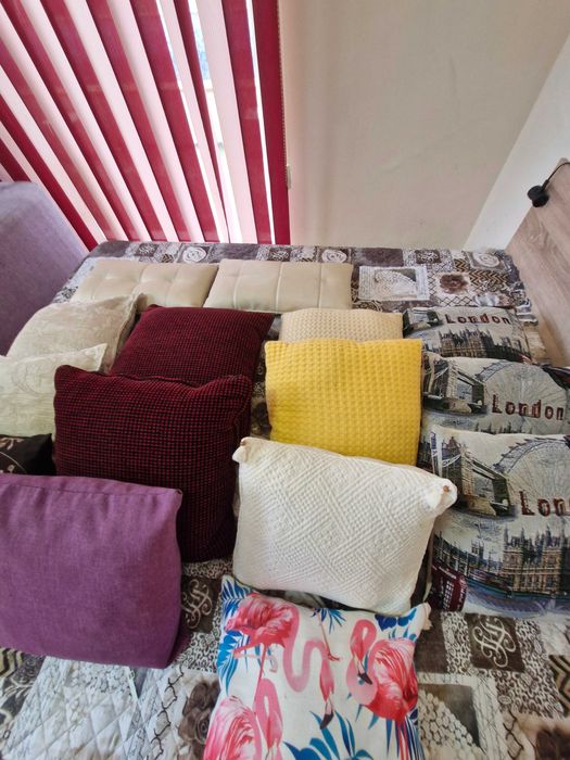 Продават се декоративни възглавници