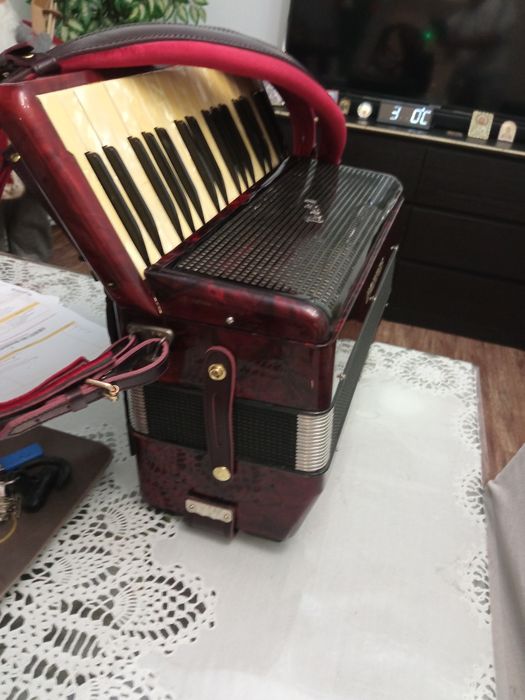 Acordeon 80 de bași in sita