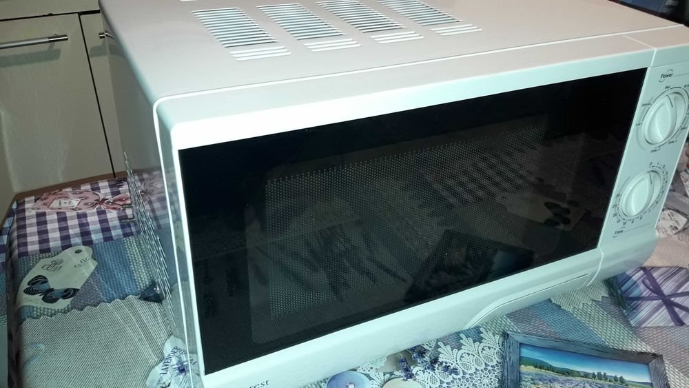 Cuptor cu microunde Everest nou