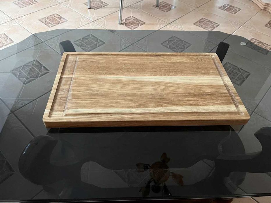 Tocător din stejar masiv 50x28x2,5 cm cu canal pentru suc
