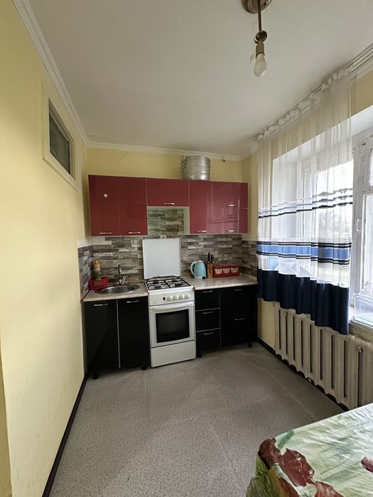 Продам 4 комнатную квартиру