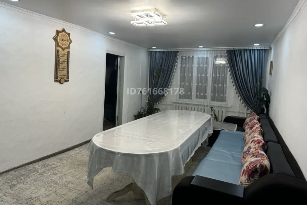 Тез арада үй сатылады.