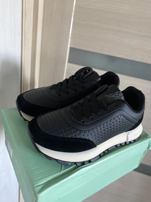 Продаю новыее кроссовки