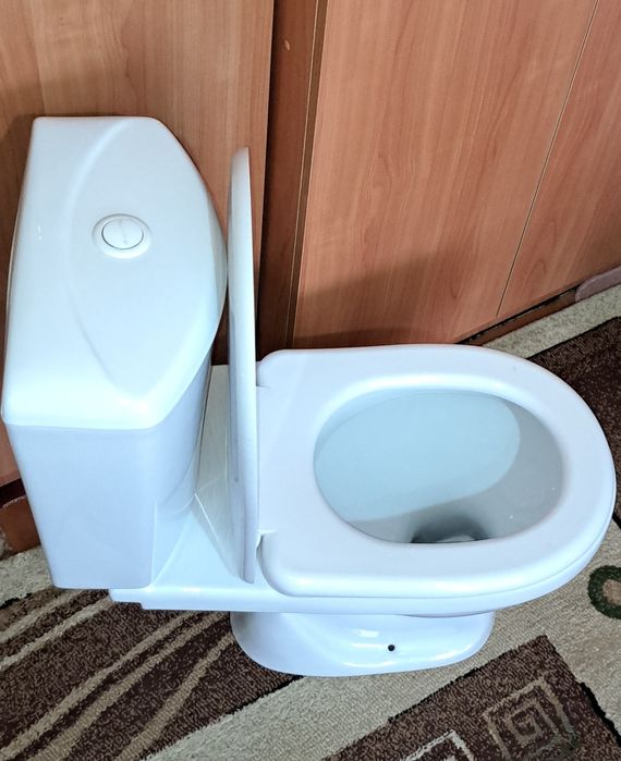 Унитаз в сборе в отличном состоянии б/у