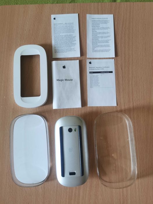 Apple Magic Mouse 1 -A1296  3Vdc + cutie si manuale de utilizare