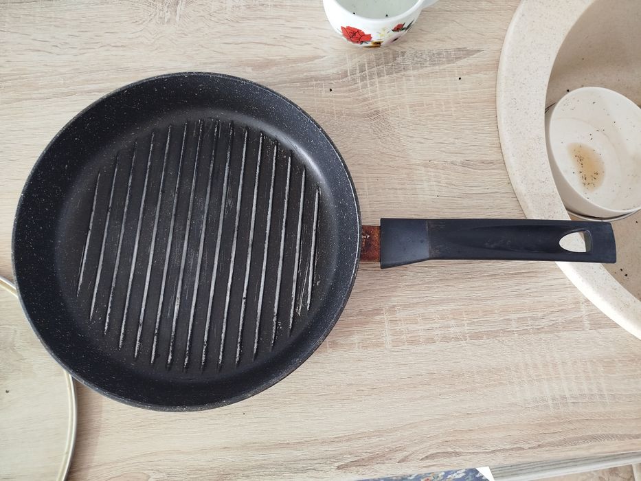 Продам сковороду,kgkjgdgdgdfkhxgkzfnzhccxkgcmfxhffhf