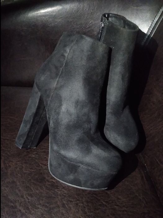 Pantofi cu toc inalt