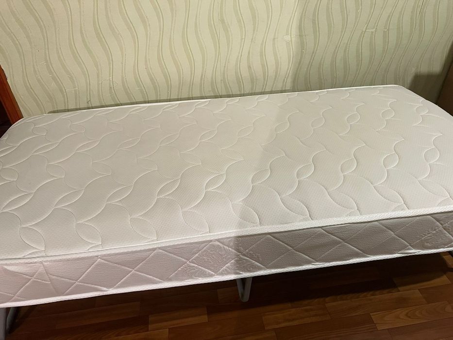 Продаю матрас (почти новый)