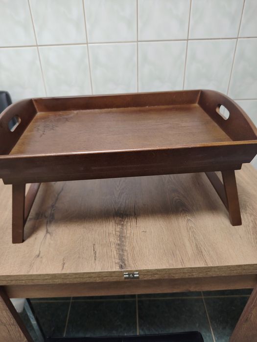 Măsuța de servit masa in pat