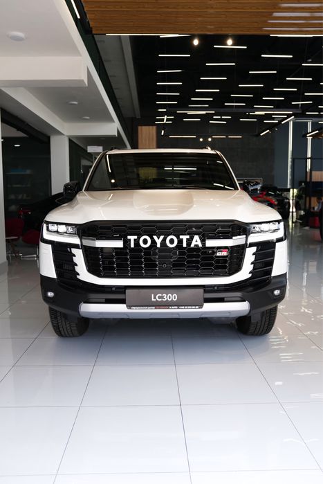 Land Cruiser 300 GR Sport Japan