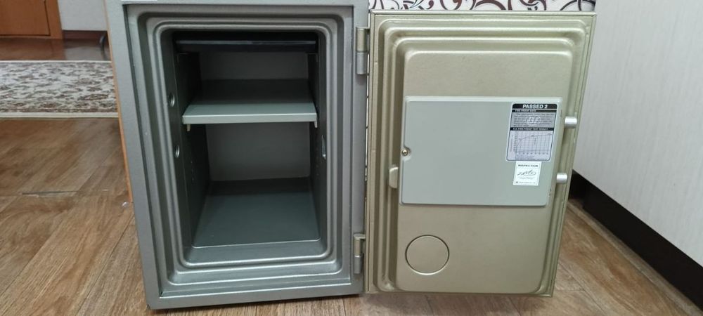 Металический мини сейф