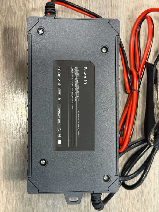 Зарядно устройство Luxeon BC-1210 – Интелигентно зарядно за 12V и 24V