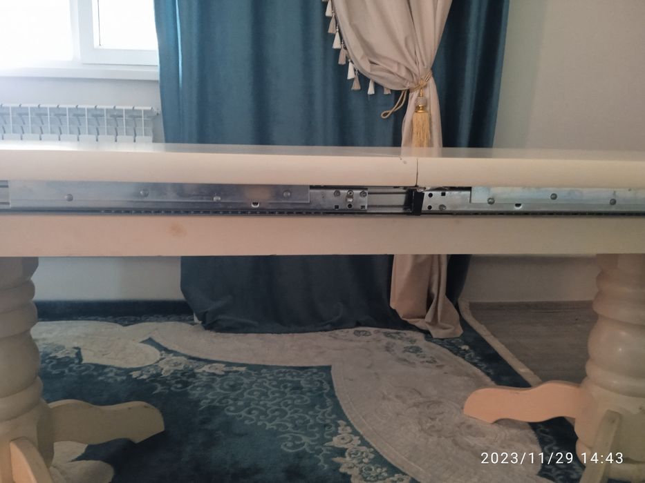 Стол для гостиной