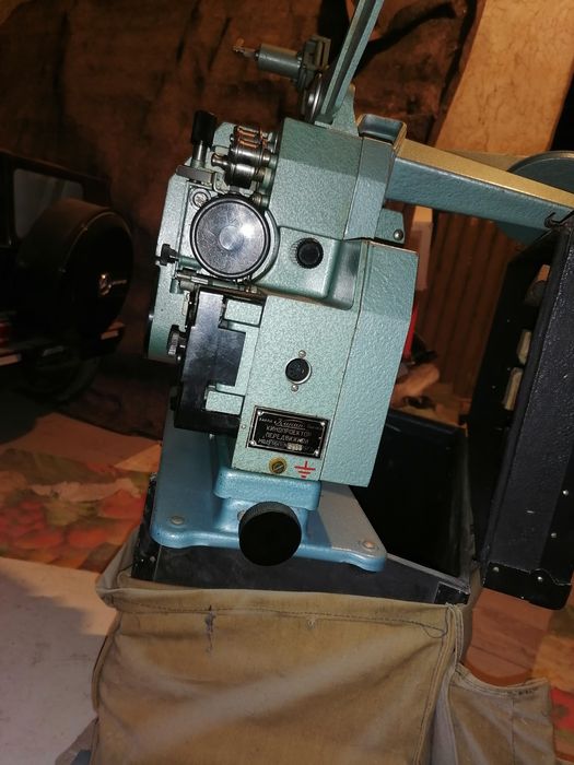 Kinoproektor Ukraina 5 yangi moyi bilan