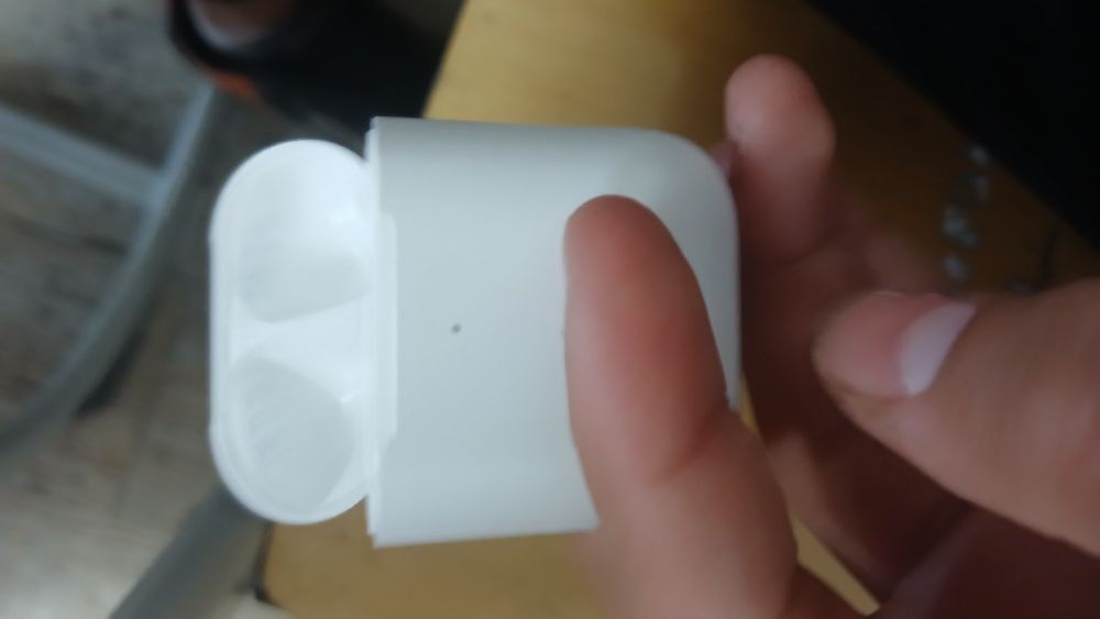 Оригинальные Apple AirPods (1/2 поколение)
Продаю оригинальные AirPods
