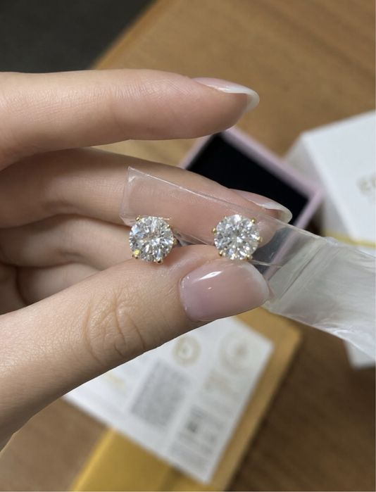 Серьги пусеты Moissanite 2ct