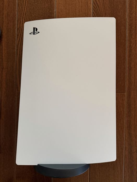 PlayStation 5 Digital Edition cu 2 controllere ! Folosit foarte rar .