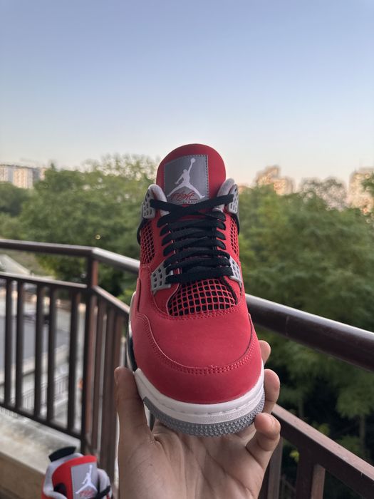 Jordan 4 retro ,,Toro Bravo”