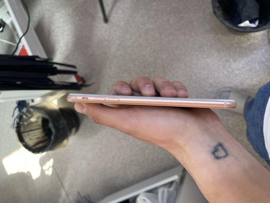 Продам айфон 8+ 128гигов