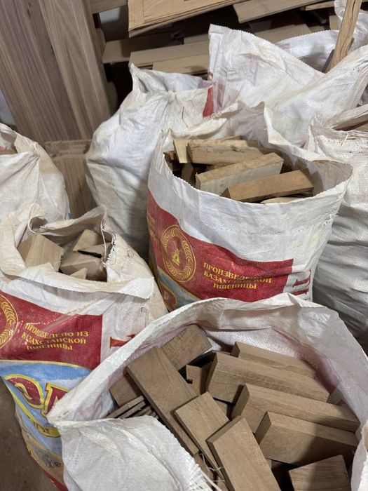 Yongʻoq  yasin Safura daraxtlaridanOʻtin  qoplangan unni qopida