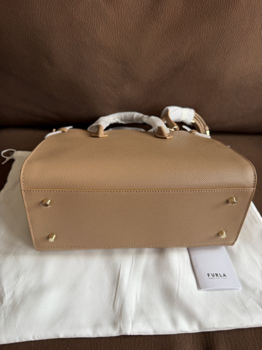 Нова Furla Gardenia Tote с етикет и противопрахова торбичка