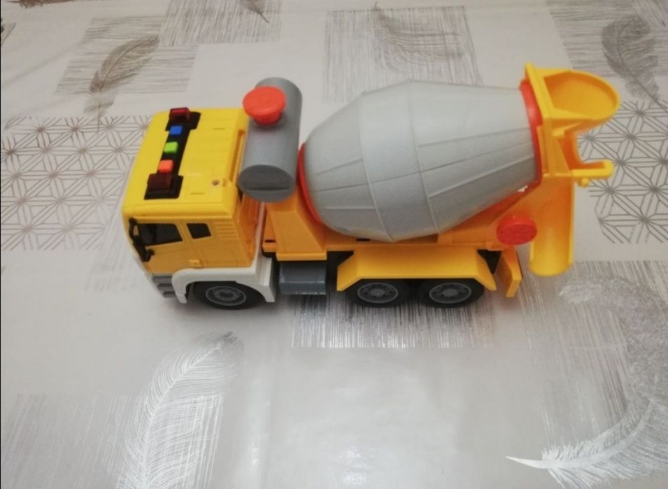 Продам Бетонимилашка игрушкыный