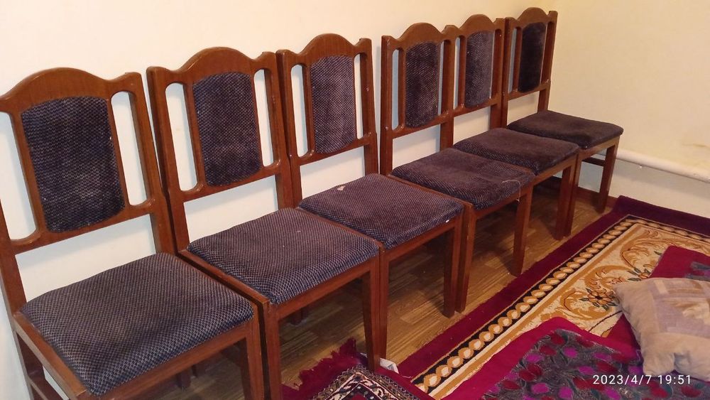 Сервант,стуль,шифонер